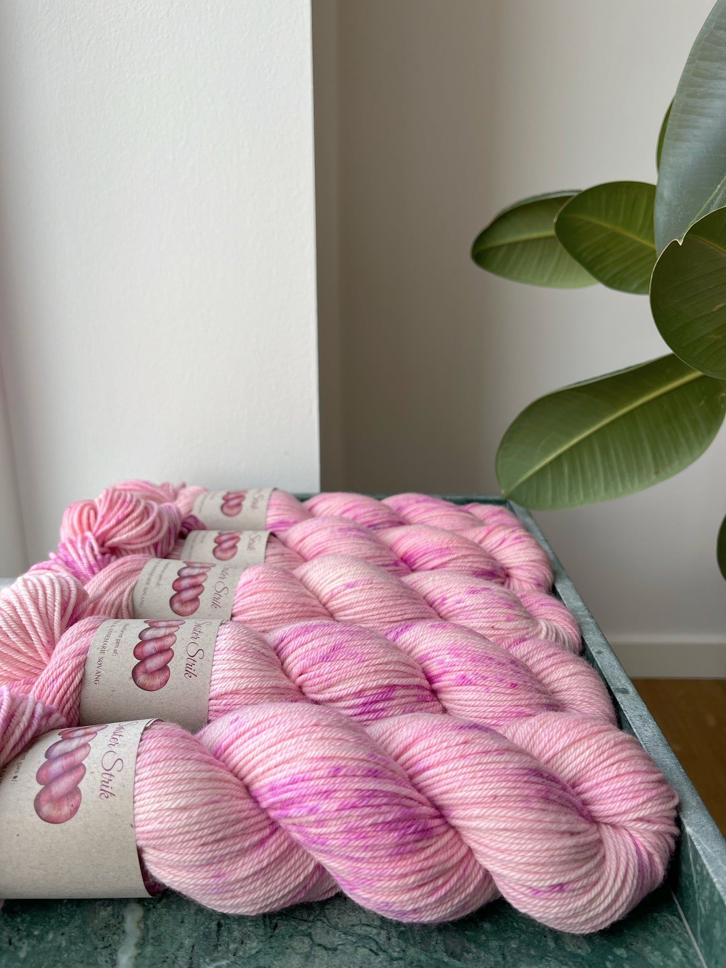 'Vægten' - Organic merino DK 200m/100g.