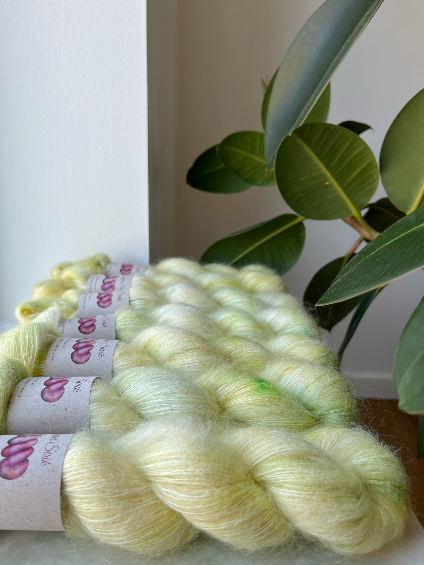 'Hyldeblomst' - Silk Mohair 420m / 50g.