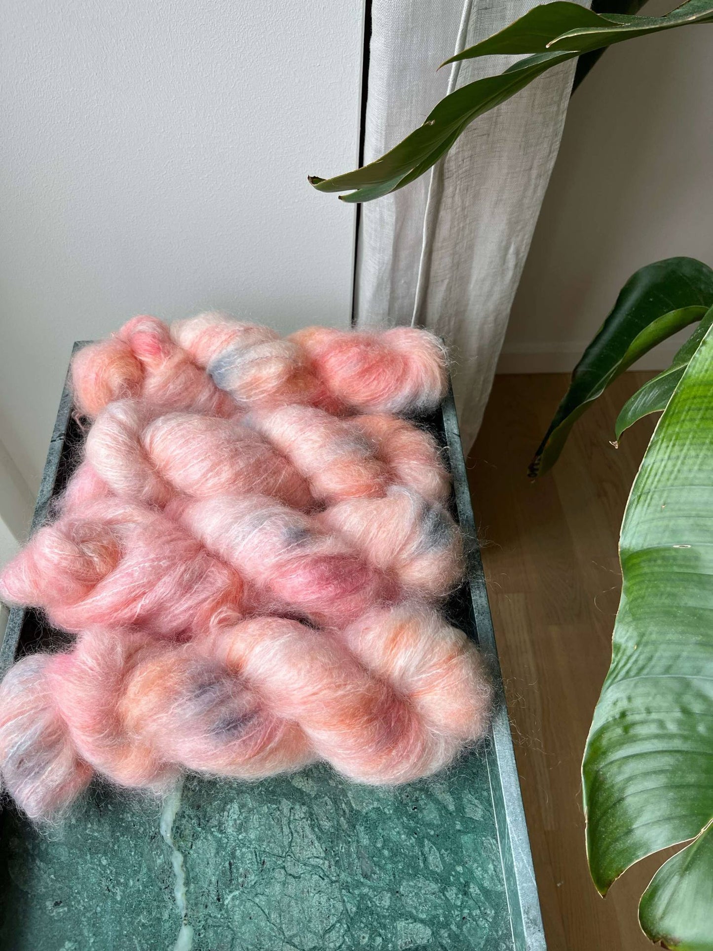 'Alice i eventyrland' - Fat mohair 200m/100g.