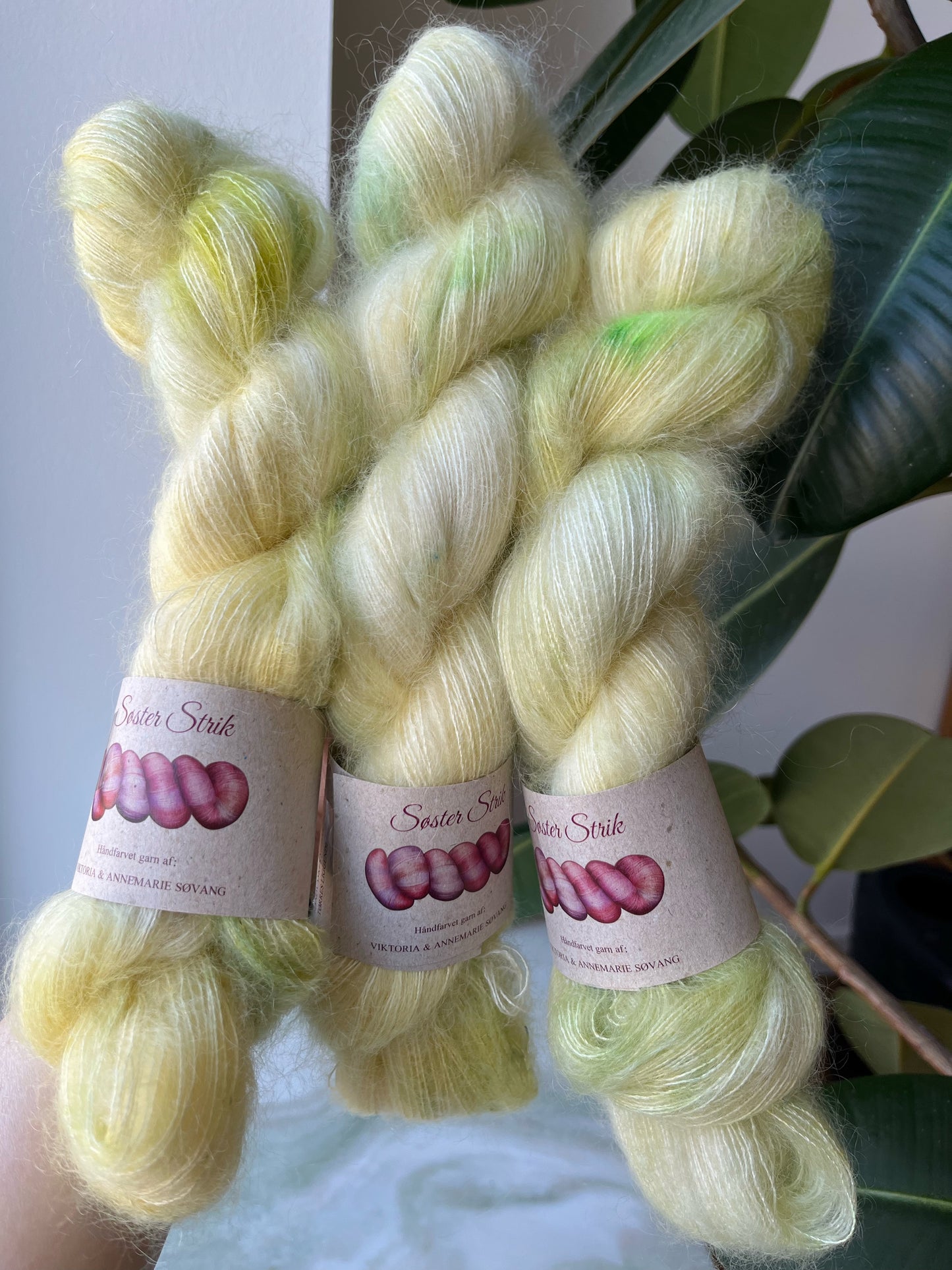 'Hyldeblomst' - Silk Mohair 420m / 50g.