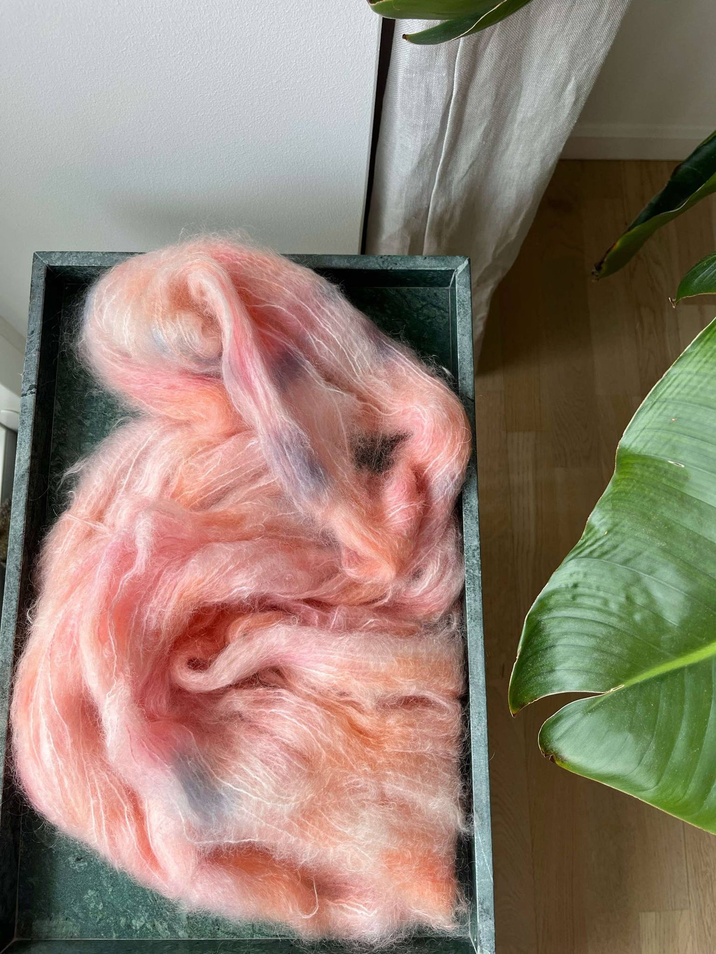 'Alice i eventyrland' - Fat mohair 200m/100g.