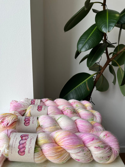 'Æbleblomst' - alpakka sock 400 m/100 g.