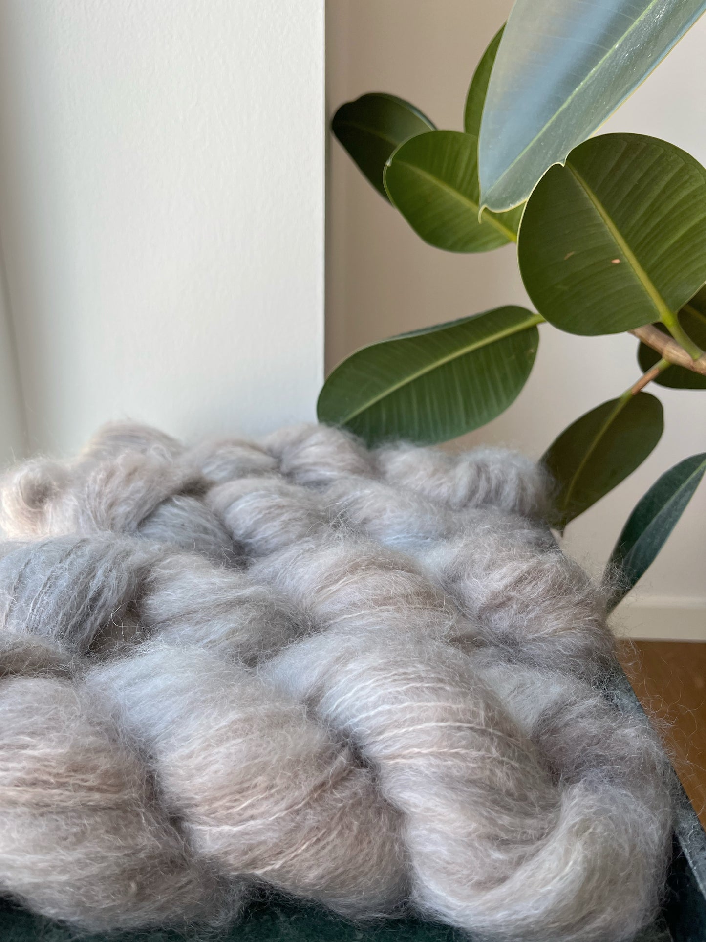 'Gråvejr' - Fat Mohair 200m/100g.
