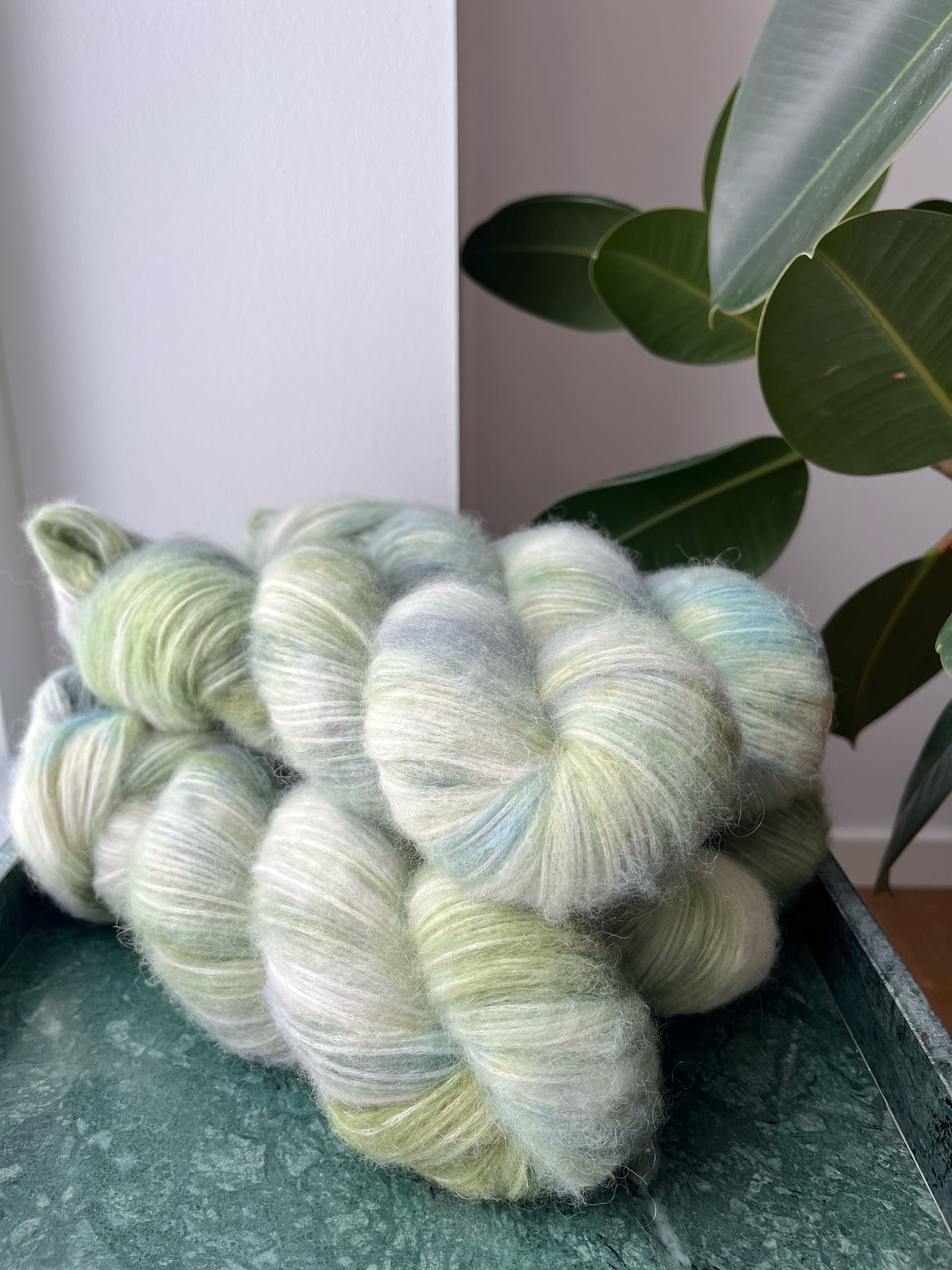 'Vintergæk' - alpakka blow 300 m/100 g.