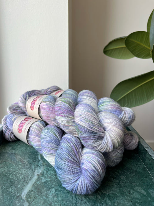 'Fransk Anemone' - Organic merino DK 200m/100g.