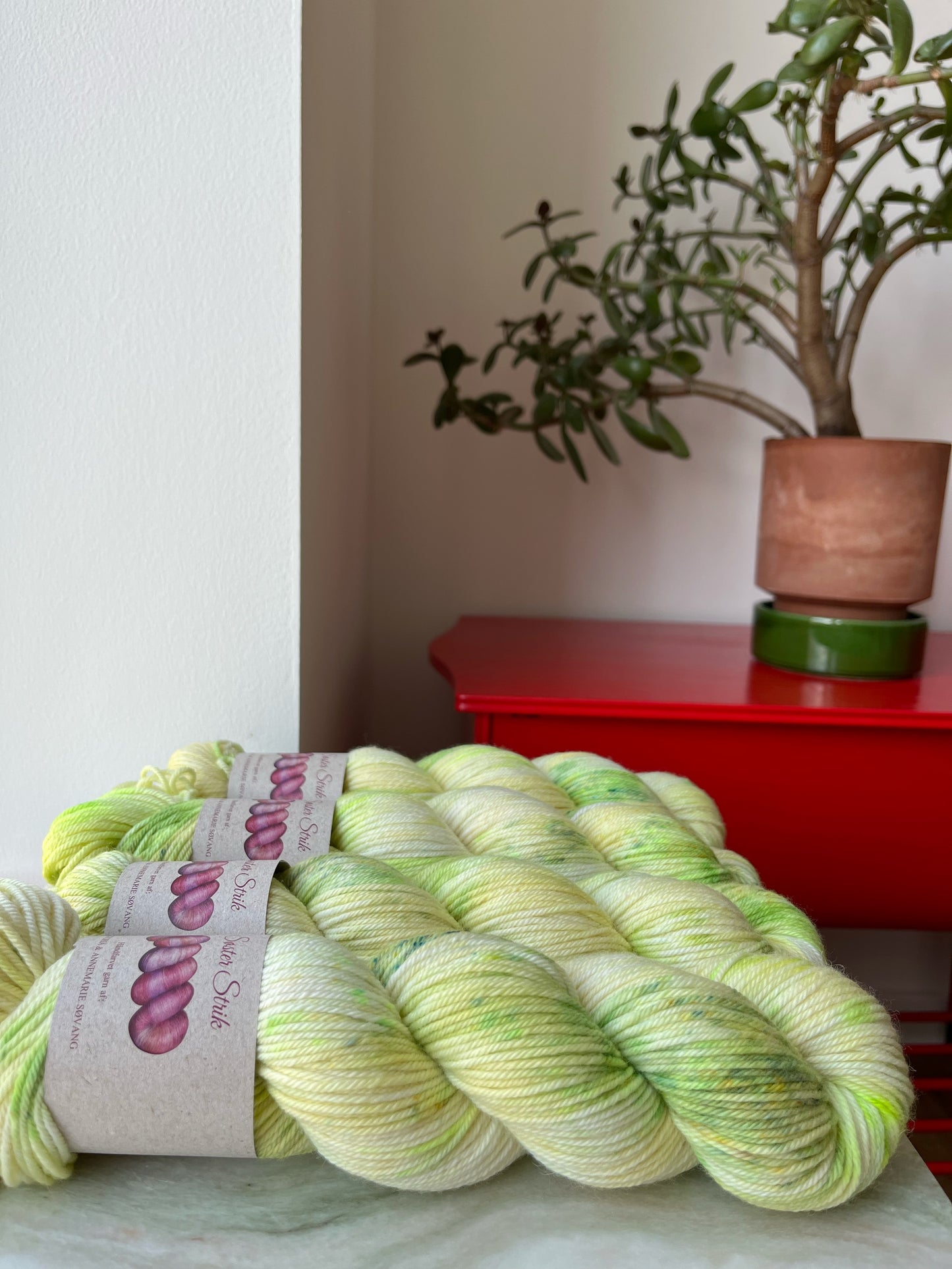 'Hyldeblomst' - organic merino DK 200 m/100 g.