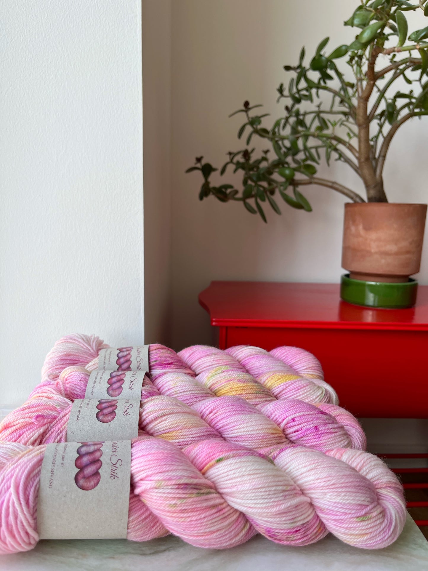 'Æbleblomst' - organic merino DK 200 m/100 g.