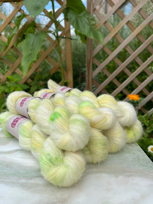 ‘Hyldeblomst’ Alpakka Lace 400m / 100 g.