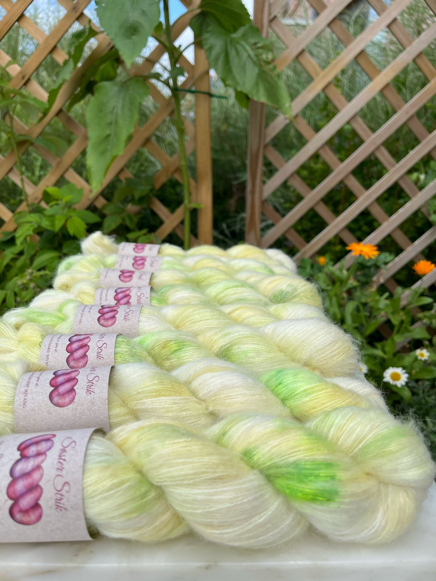 ‘Hyldeblomst’ Alpakka Lace 400m / 100 g.