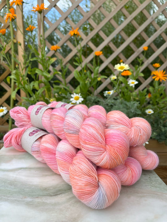 'Alice i eventyrland' - ez merino singles 366 m / 100g.