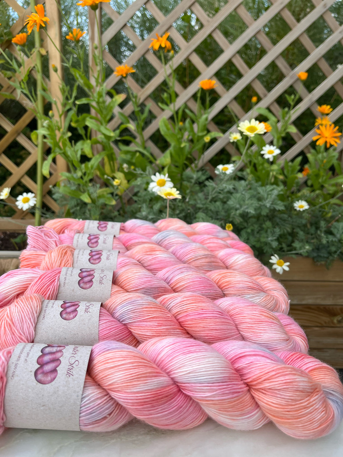 'Alice i eventyrland' - ez merino singles 366 m / 100g.