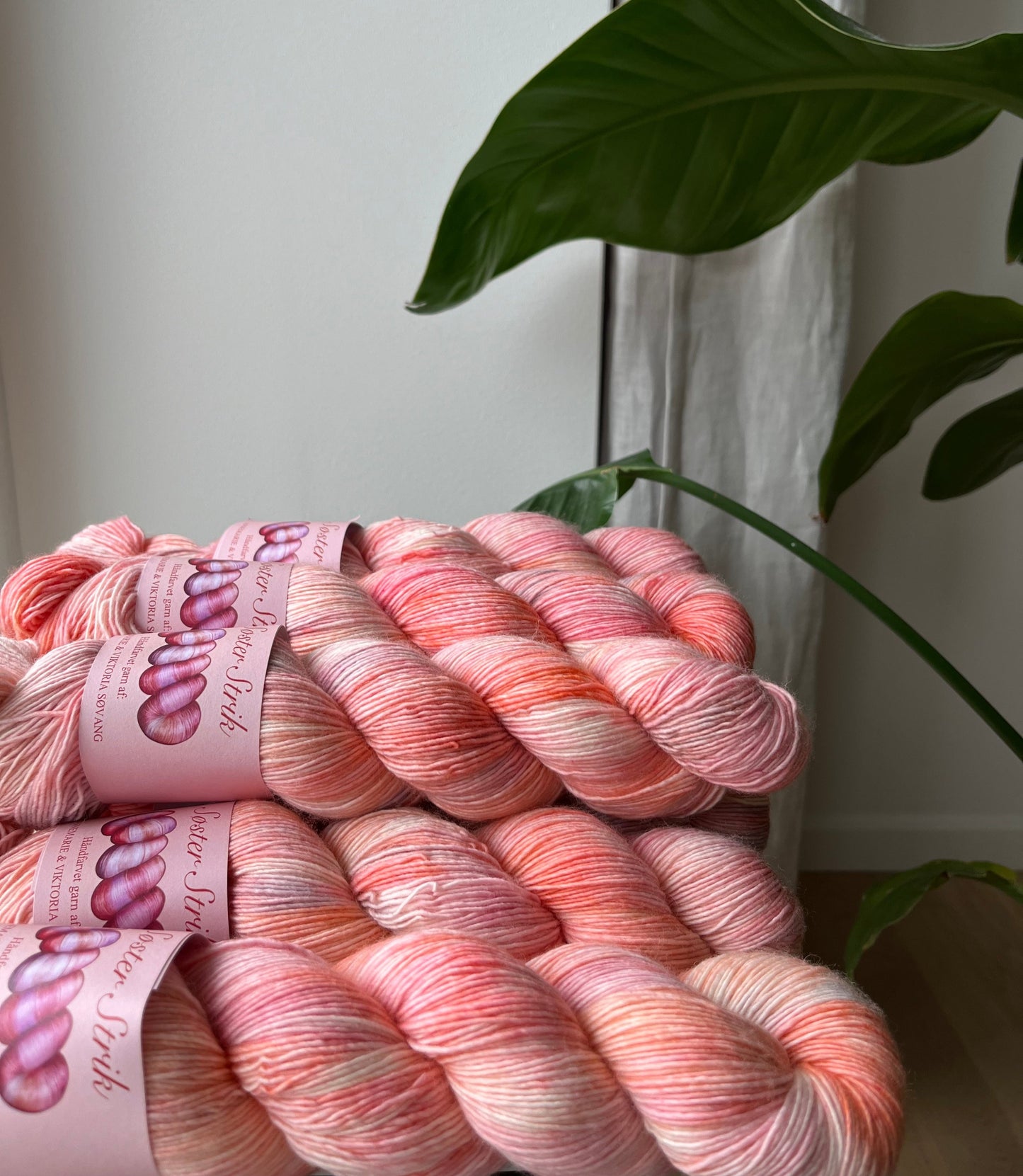 'Alice i eventyrland' - merino singles 366m/100g.