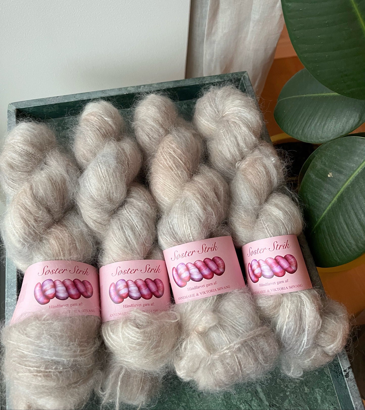 'Gråvejr' - Fat Mohair 200m/100g.